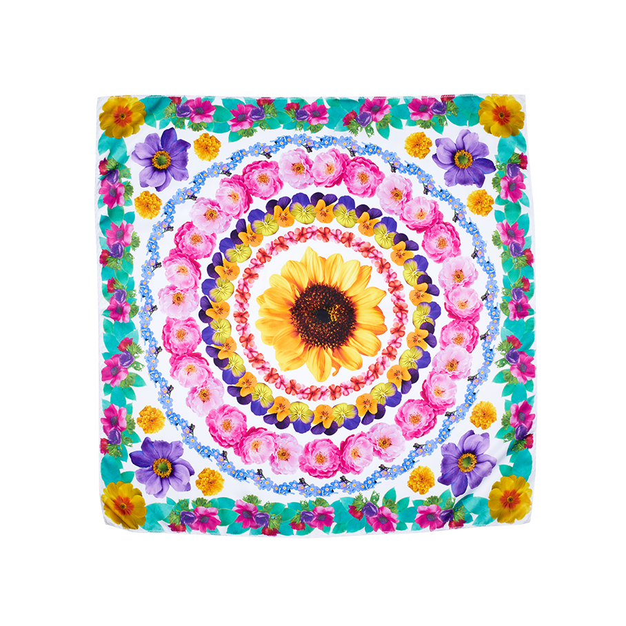Pretty As a Picture Knot Wrap - 70 cm x 70 cm